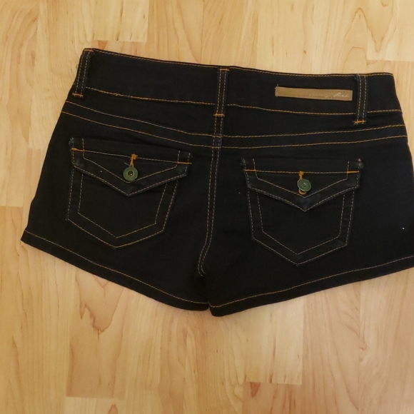 Shorts - Picture 2 of 3